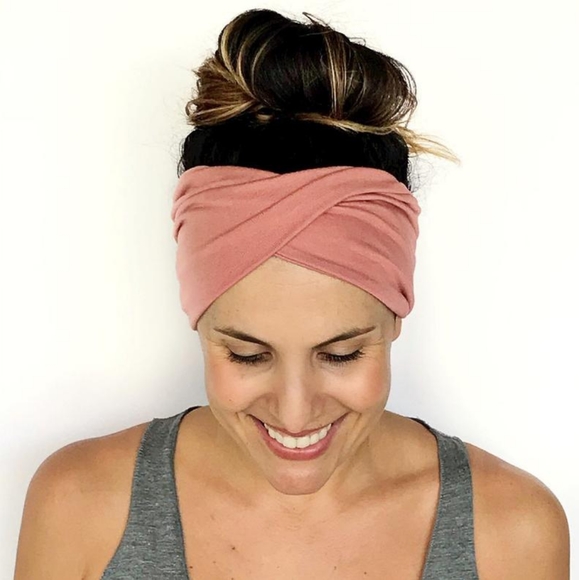 Accessories - 🛍3/$10 Deal🛍 Multi Wear Wrap-NWT